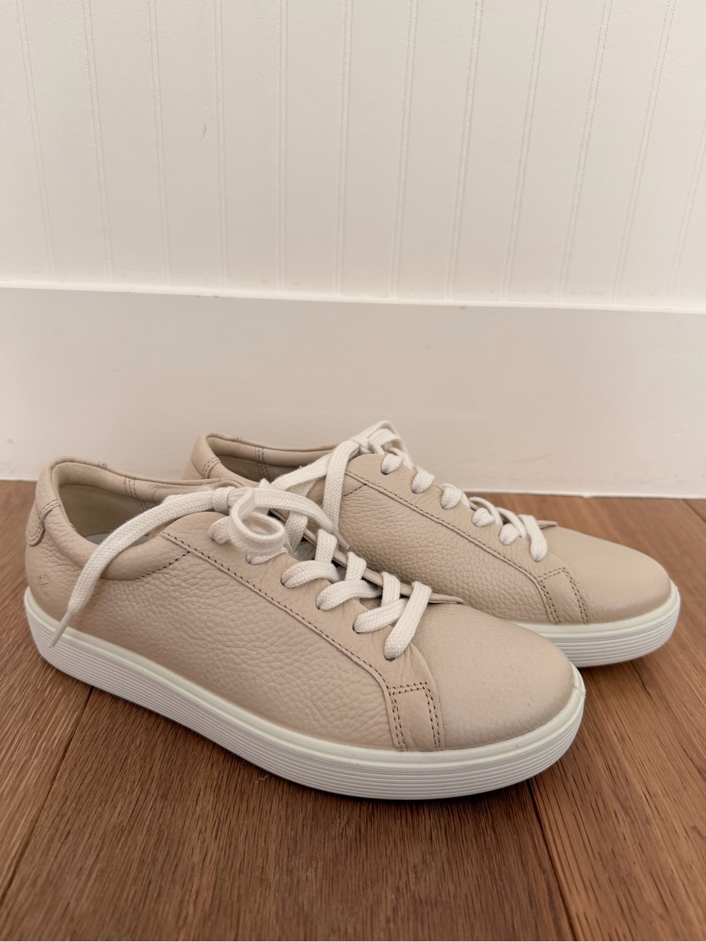 Ecco Beige Leather Low-Top Sneakers